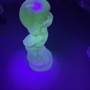 Vintage ~ FENTON Glass Kissing Girl Crystal Velvet Satin GLOWS